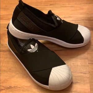 ADIDAS sneaker. Perfect!